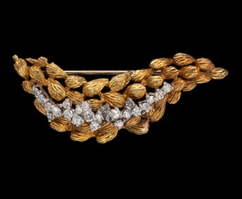 VINTAGE 18K YELLOW GOLD AND DIAMOND BROOCH