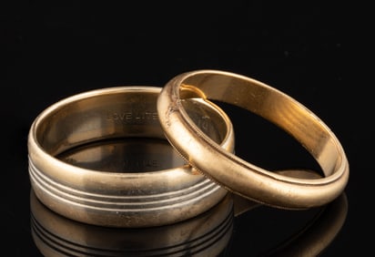 VINTAGE 14K GOLD MEN'S BANDS, LOT OF TWO