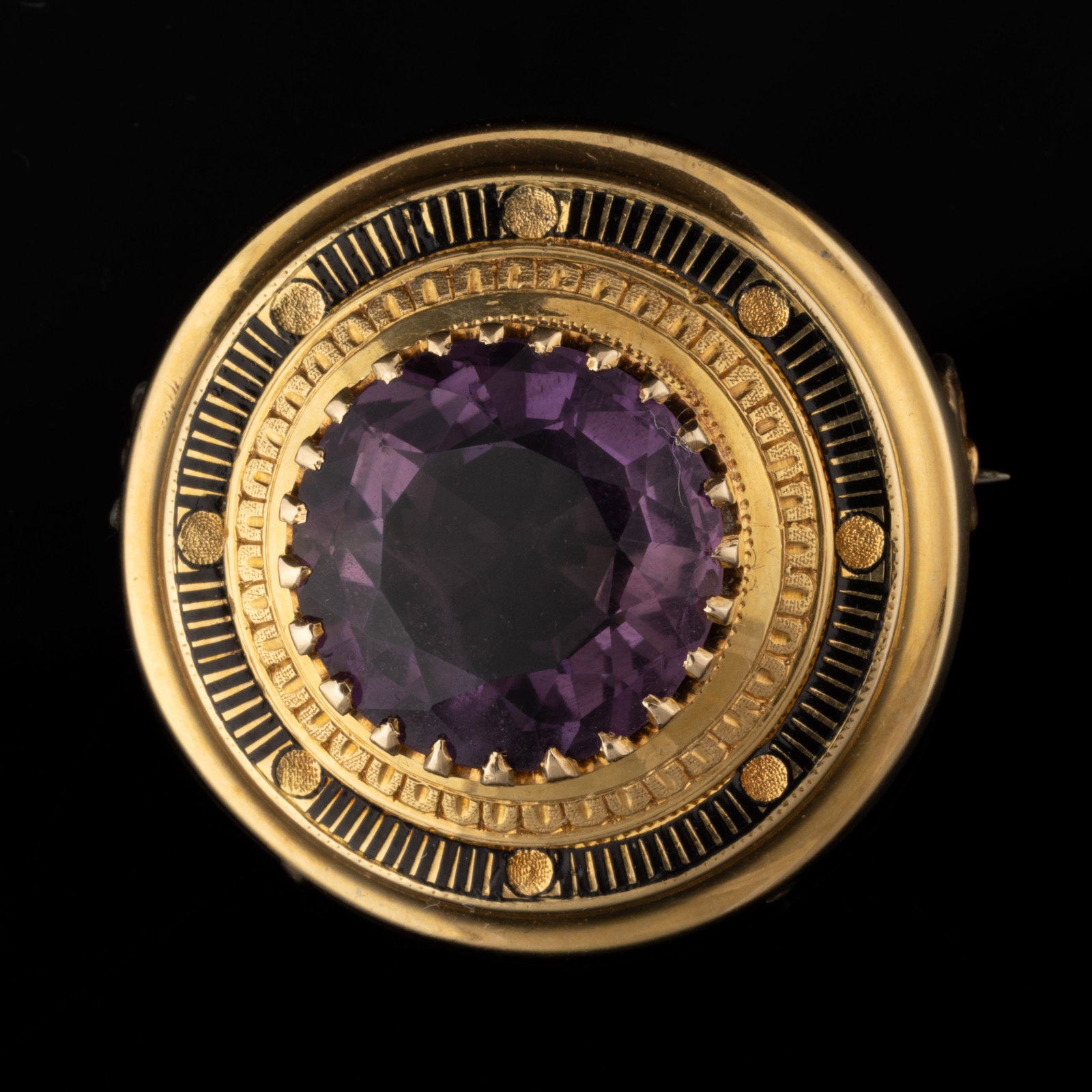 ANTIQUE FRENCH 18K YELLOW GOLD, AMETHYST, AND ENAMEL BROOCH: ANTIQUE FRENCH 18K YELLOW GOLD, AMETHYST, AND ENAMEL BROOCH, Neoclassical-style round frame with black enameled border, set with a round-cut amethyst measuring approximately 15 mm in diameter, back wi