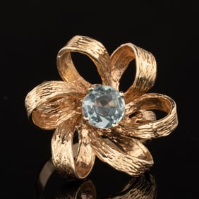 VINTAGE 14K YELLOW GOLD AND AQUAMARINE LADY'S RING