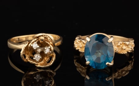 VINTAGE 14K YELLOW GOLD AND GEMSTONE FLORAL LADY'S RINGS, LOT OF TWO