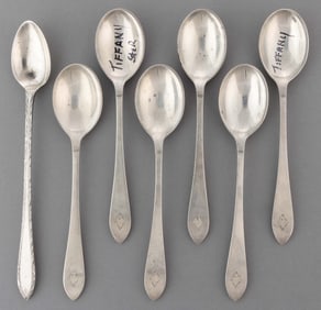 TIFFANY & CO. "FANEUIL" AND "FEATHER EDGE" STERLING SILVER SPOONS, LOT OF SEVEN
