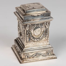 ENGLISH EDWARDIAN NEOCLASSICAL-STYLE STERLING SILVER INKWELL