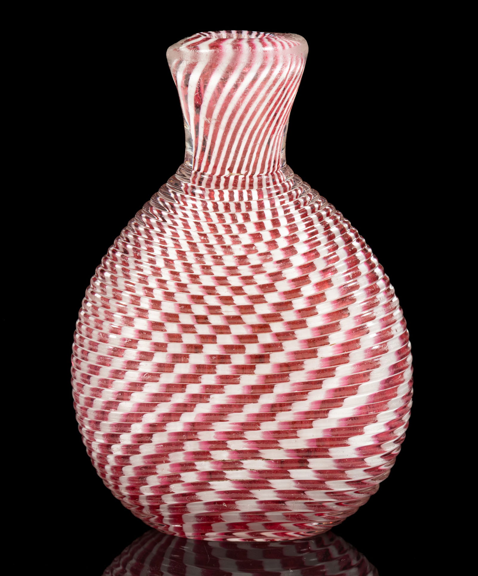 FRENCH REEDED AND SWIRLED ART GLASS PERFUME / SCENT BOTTLE (1 of 3)