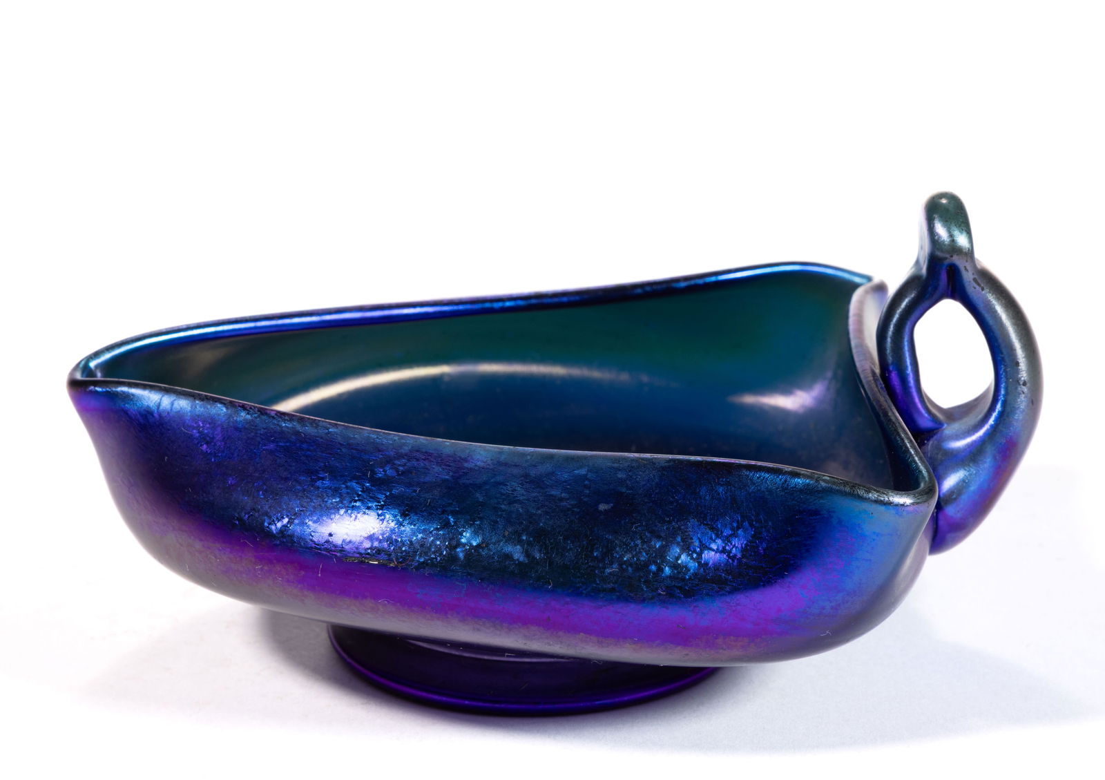 TIFFANY STUDIOS BLUE IRIDESCENT ART GLASS HANDLED NAPPY (1 of 3)