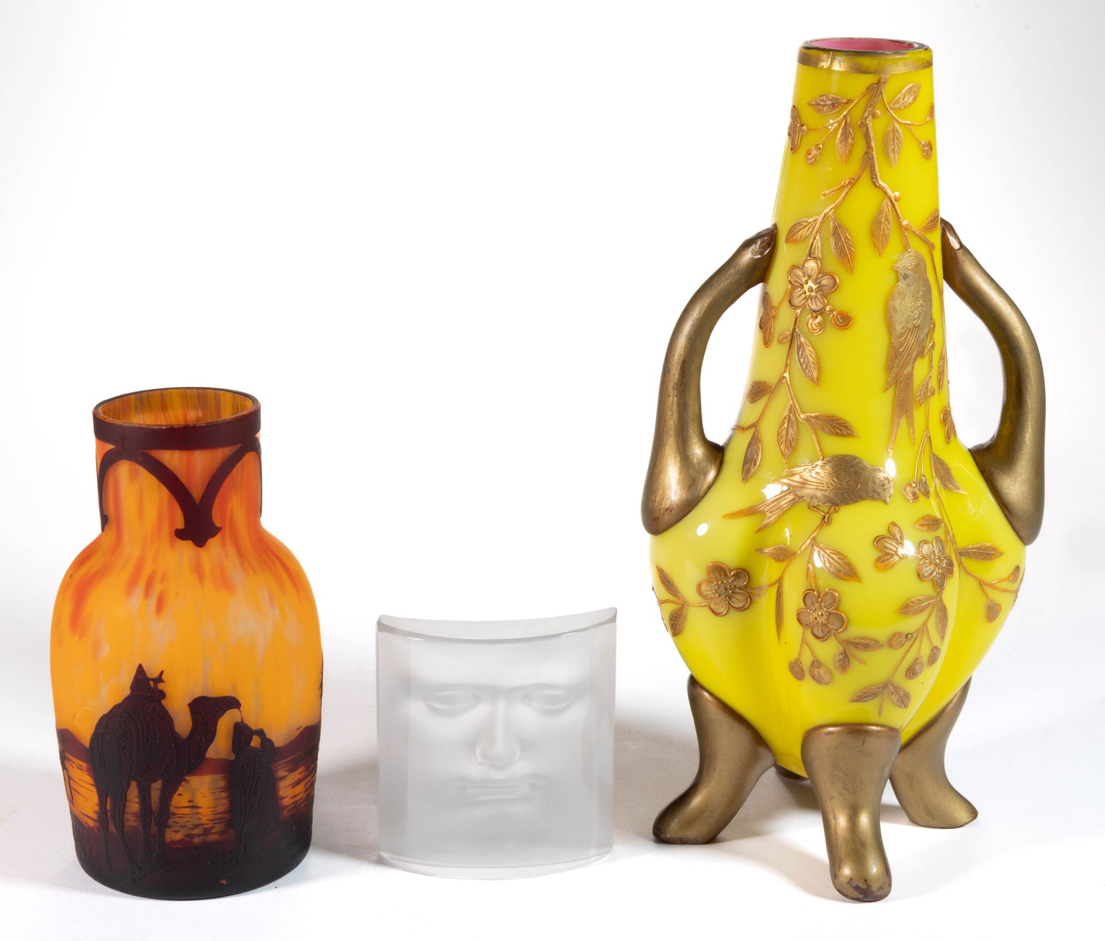 ASSORTED ART GLASS ARTICLES, LOT OF THREE (1 of 3)