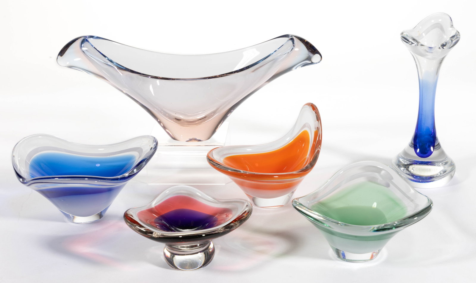 FLYGFORS, SWEDEN MID-CENTURY MODERN GLASS ARTICLES, LOT OF SIX: FLYGFORS, SWEDEN MID-CENTURY MODERN GLASS ARTICLES, LOT OF SIX, various colors and forms, five designed by Paul Kedelv (Swedish, 1917-1990) in the Coquille line and signed. Mid 20th century. 1 7/8&quo