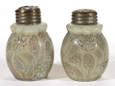 FINDLAY ONYX ART GLASS SALT AND PEPPER SHAKER - RADIAL BASE