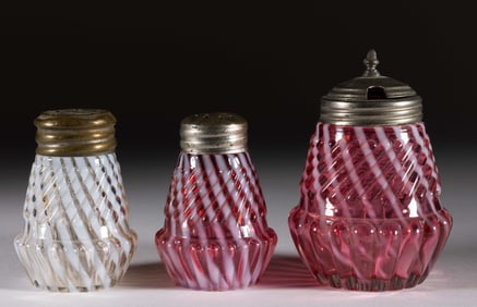 CHRYSANTHEMUM SWIRL OPALESCENT GLASS CONDIMENT ARTICLES, LOT OF THREE