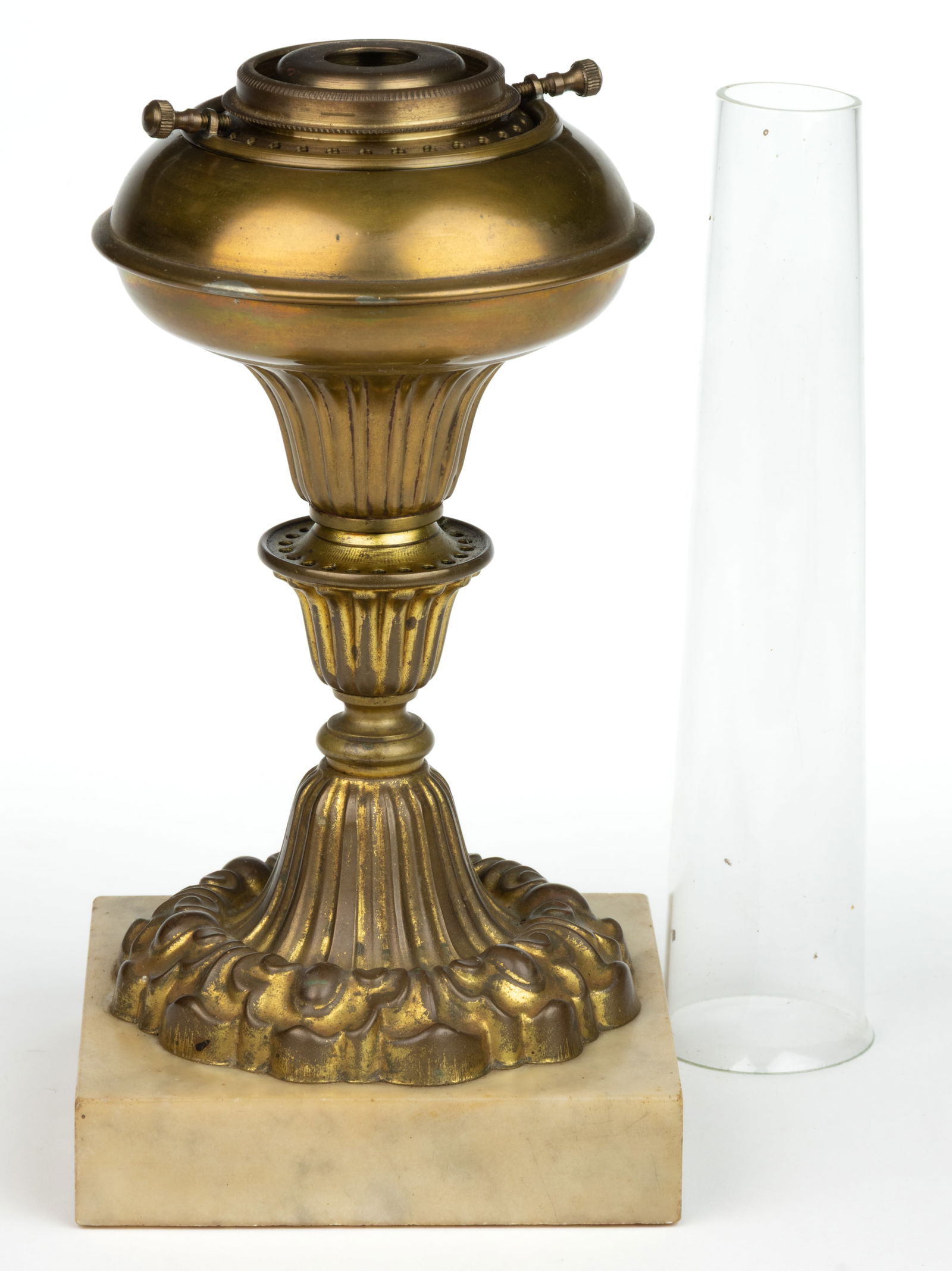 GILDED BRASS SOLAR STAND LAMP: GILDED BRASS SOLAR STAND LAMP, pyriform font with rib and panels pattern, stamped ribbed stem and circular-form base with raised scroll ornamentation and a single-step marble foot. Fitted with a perio