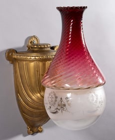 ANGLE LAMP CO. CLASSIC / NO. 3 CAST-METAL KEROSENE WALL LAMP