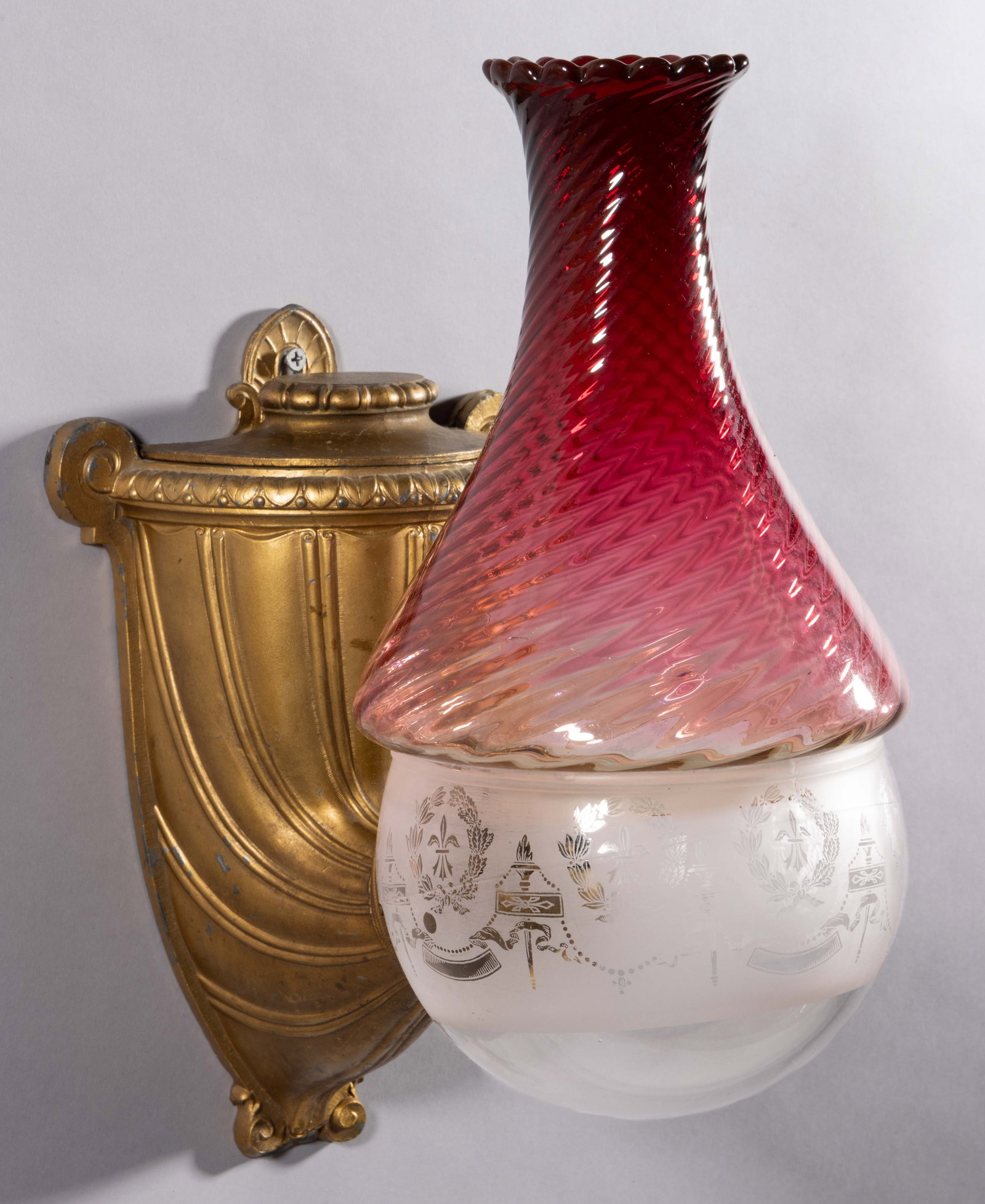 ANGLE LAMP CO. CLASSIC / NO. 3 CAST-METAL KEROSENE WALL LAMP: ANGLE LAMP CO. CLASSIC / NO. 3 CAST-METAL KEROSENE WALL LAMP, colorless elbow globe with frosted finish and a Wreath and Torch band decoration, amberina/deep cranberry to light cranberry with&nbs