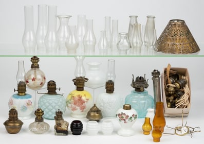 ASSORTED KEROSENE MINIATURE LAMPS AND ARTICLES, UNCOUNTED LOT