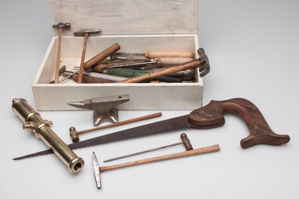 ASSORTED MODEL MARKERS AND OTHER SMALL TOOLS: ASSORTED MODEL MARKERS AND OTHER SMALL TOOLS, including hammers and an anvil, along with a brass toy cannon barrel. 19th and 20th century. Barrel 8 1/2" L. Provenance: Property of a Virginia family.