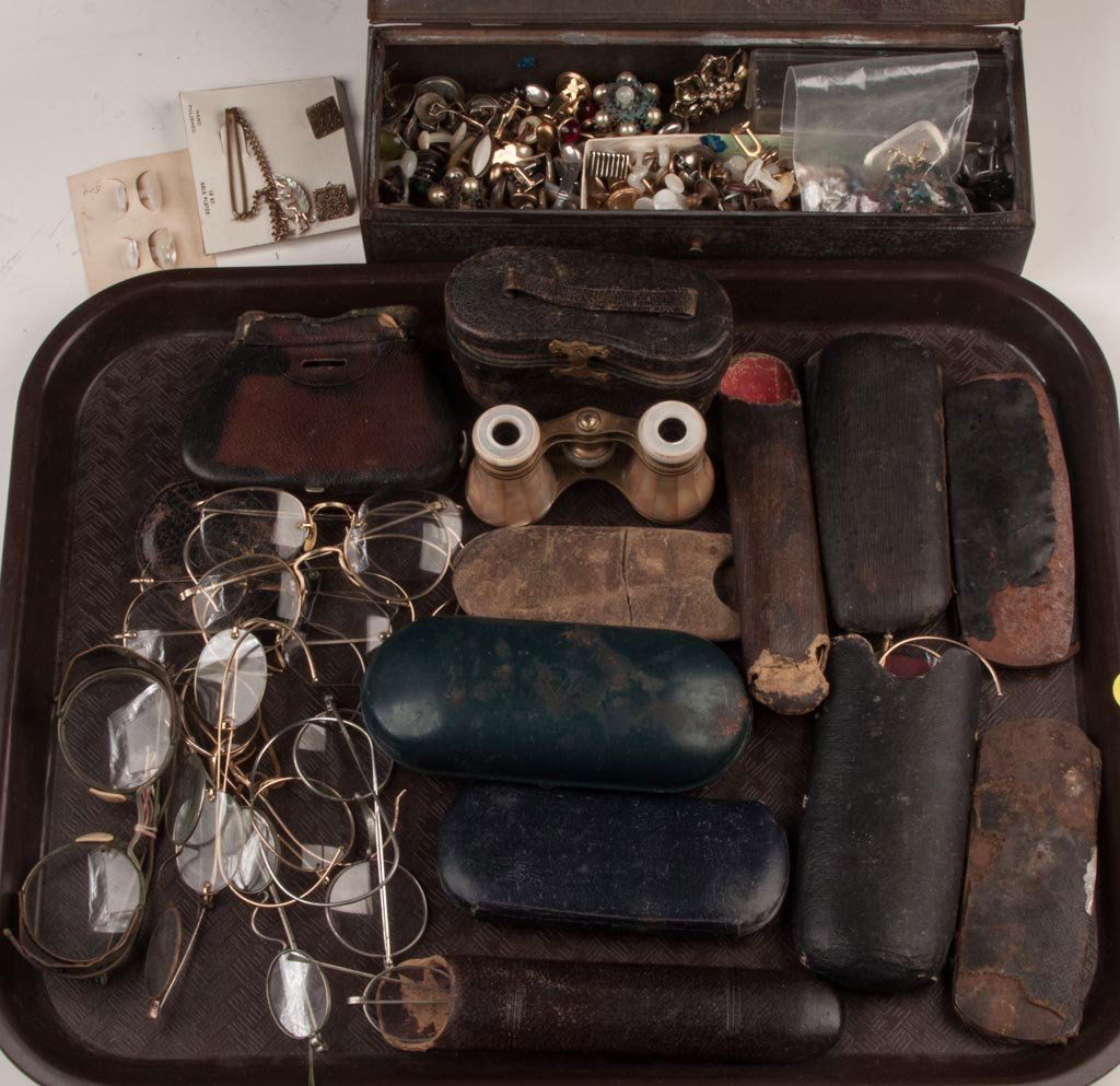 ASSORTED MEN'S AND LADY'S ACCOUTREMENTS: ASSORTED MEN'S AND LADY'S ACCOUTREMENTS, uncounted lot, including mother-of-pearl opera glasses with case, various eye glasses, and a box of cuff links, etc. 19th and 20th century. Various sizes. Prov