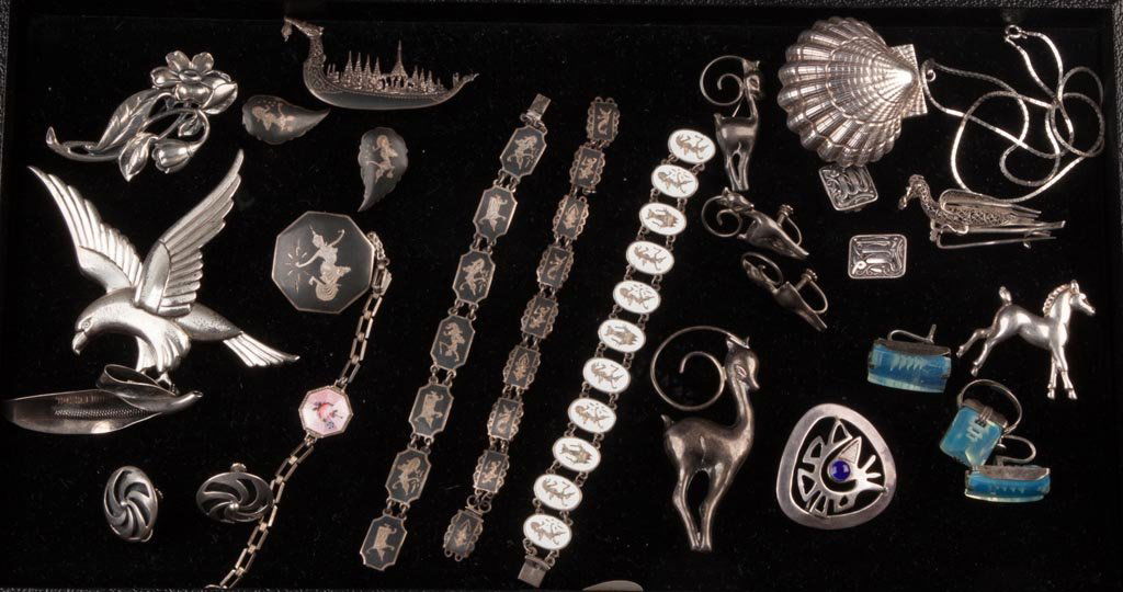 ASSORTED STERLING SILVER AND OTHER JEWELRY, 26 PIECES: ASSORTED STERLING SILVER AND OTHER JEWELRY, 26 PIECES, 21 pieces hallmarked, including Norseland by Coro, one Denmark, six Mexican, Siam, etc. Unmarked pieces are likely sterling. 20th century. Proven