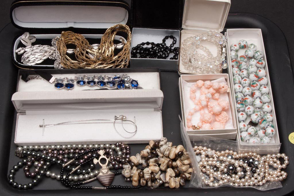 ASSORTED COSTUME JEWELRY: ASSORTED COSTUME JEWELRY, uncounted lot, primarily necklaces including Trifari. 20th century. Provenance: Property of a Page Co., VA lady.