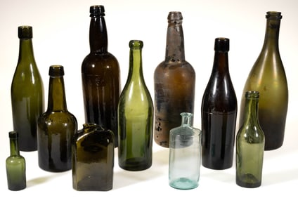 ASSORTED WINE / LIQUOR AND OTHER UTILITY BOTTLES, LOT OF 11