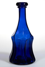 BLOWN-MOLDED CONCAVE PANEL AND GROOVE QUART DECANTER