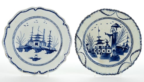 BRITISH PEARLWARE BLUE HAND-PAINTED CHINOISERIE MOTIF CERAMIC PLATES, LOT OF TWO