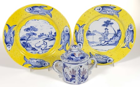 MICHELLE ERICKSON (VIRGINIA, B. 1960) REPRODUCTION LONDON DELFT TIN-GLAZED ARTICLES, LOT OF THREE