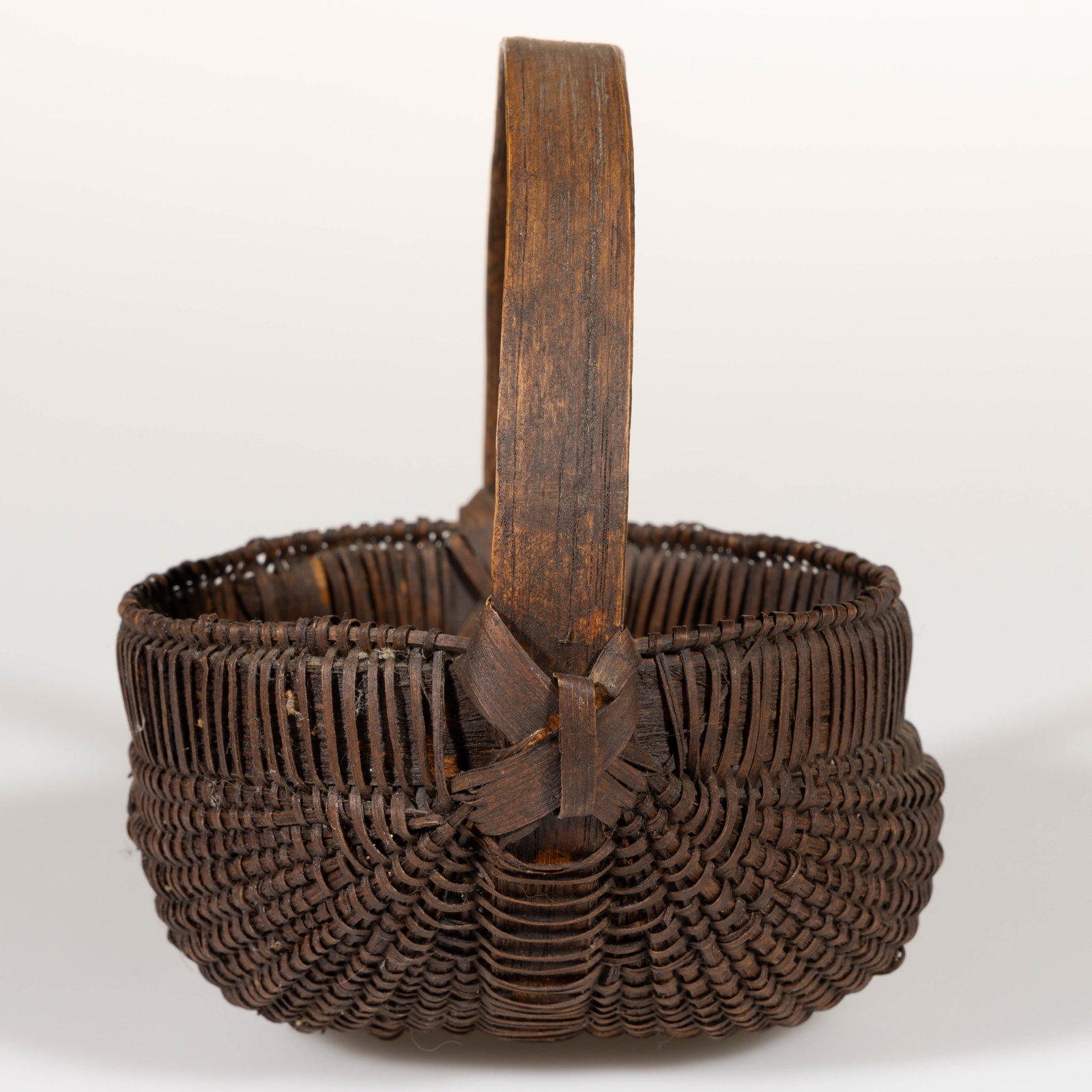 EASTERN TENNESSEE DIMINUTIVE RIB-TYPE WOVEN-SPLINT BASKET (1 of 5)