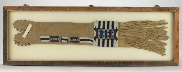NATIVE AMERICAN PLAINS INDIAN BEADED HIDE PIPE / TOBACCO BAG