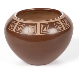 SIGNED "LONNIE VIGIL" NATIVE AMERICAN NAMBE PUEBLO BROWNWARE POTTERY BOWL / JAR
