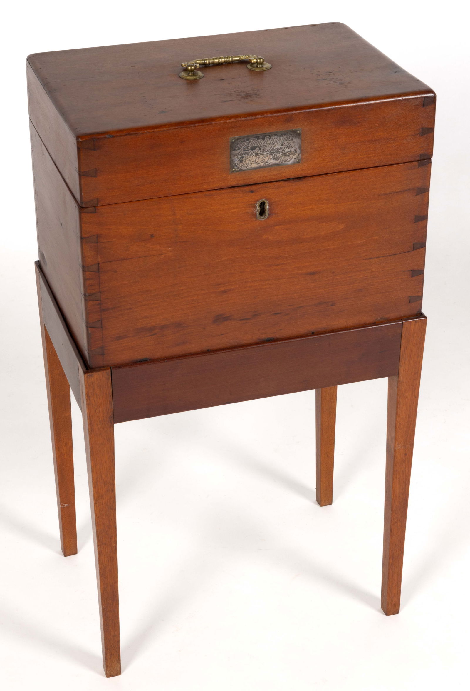 VIRGINIA FEDERAL POPLAR CELLARETTE / BOTTLE CASE WITH CIVIL WAR ASSOCIATION: VIRGINIA FEDERAL POPLAR CELLARETTE / BOTTLE CASE WITH CIVIL WAR ASSOCIATION, the hinged rectangular lid concealing a fitted interior over a dovetailed case, the whole raised on an associated poplar ba