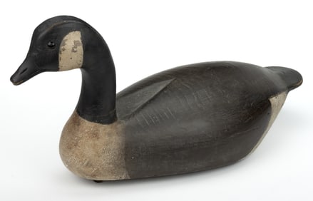 RARE WARD BROS. BISHOP'S HEAD GUN CLUB CARVED AND PAINTED CANADA GOOSE