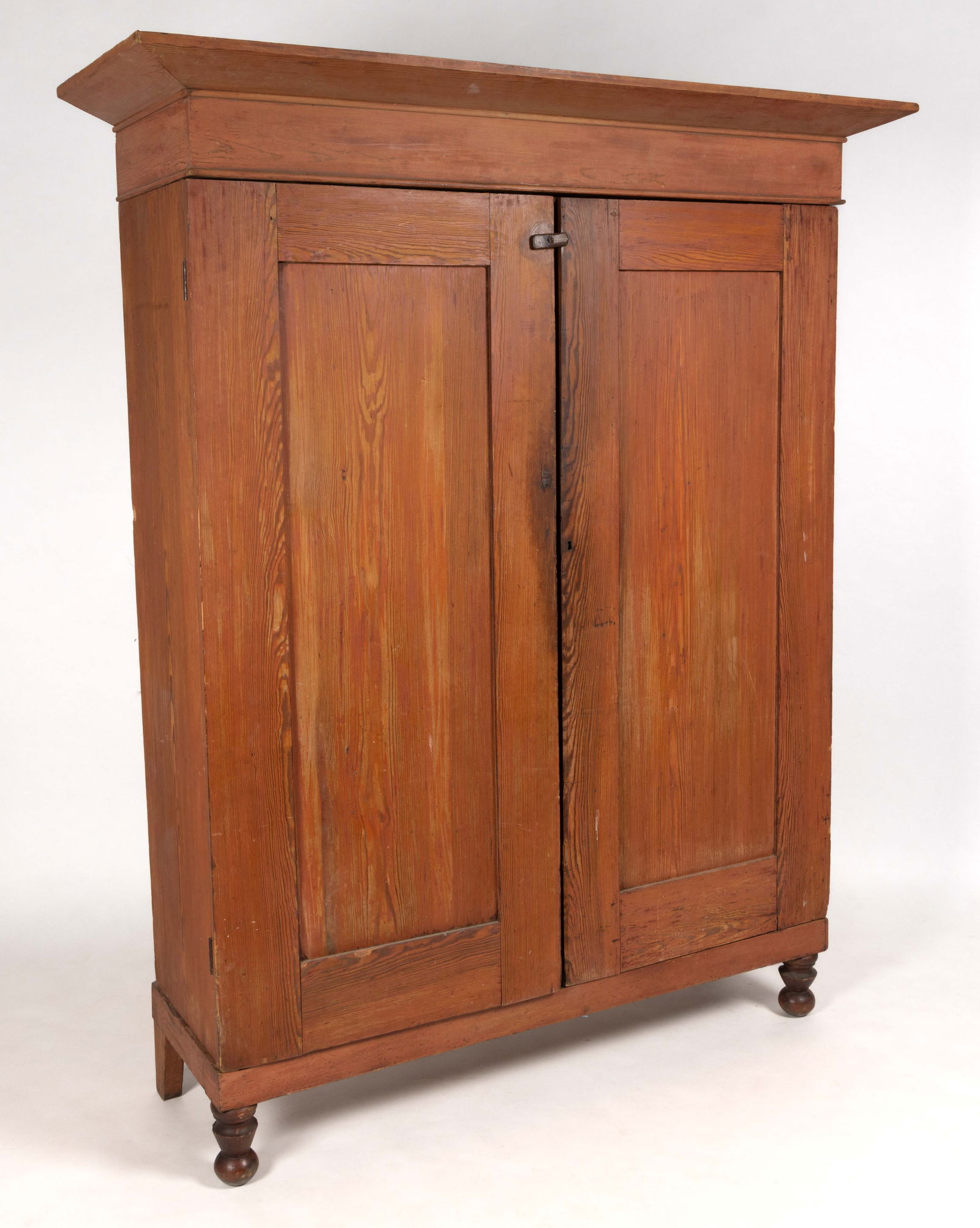 VIRGINIA PAINTED YELLOW PINE WARDROBE / CLOTHES PRESS: VIRGINIA PAINTED YELLOW PINE WARDROBE / CLOTHES PRESS, of three-piece form, the removable cornice with a deep molding over a well-proportioned architrave, the main case with two hinged fielded-panel c