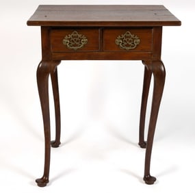 VERY RARE VIRGINIA QUEEN ANNE WALNUT DRESSING / WRITING TABLE