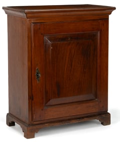 VIRGINIA CHIPPENDALE WALNUT SPICE / VALUABLES CHEST