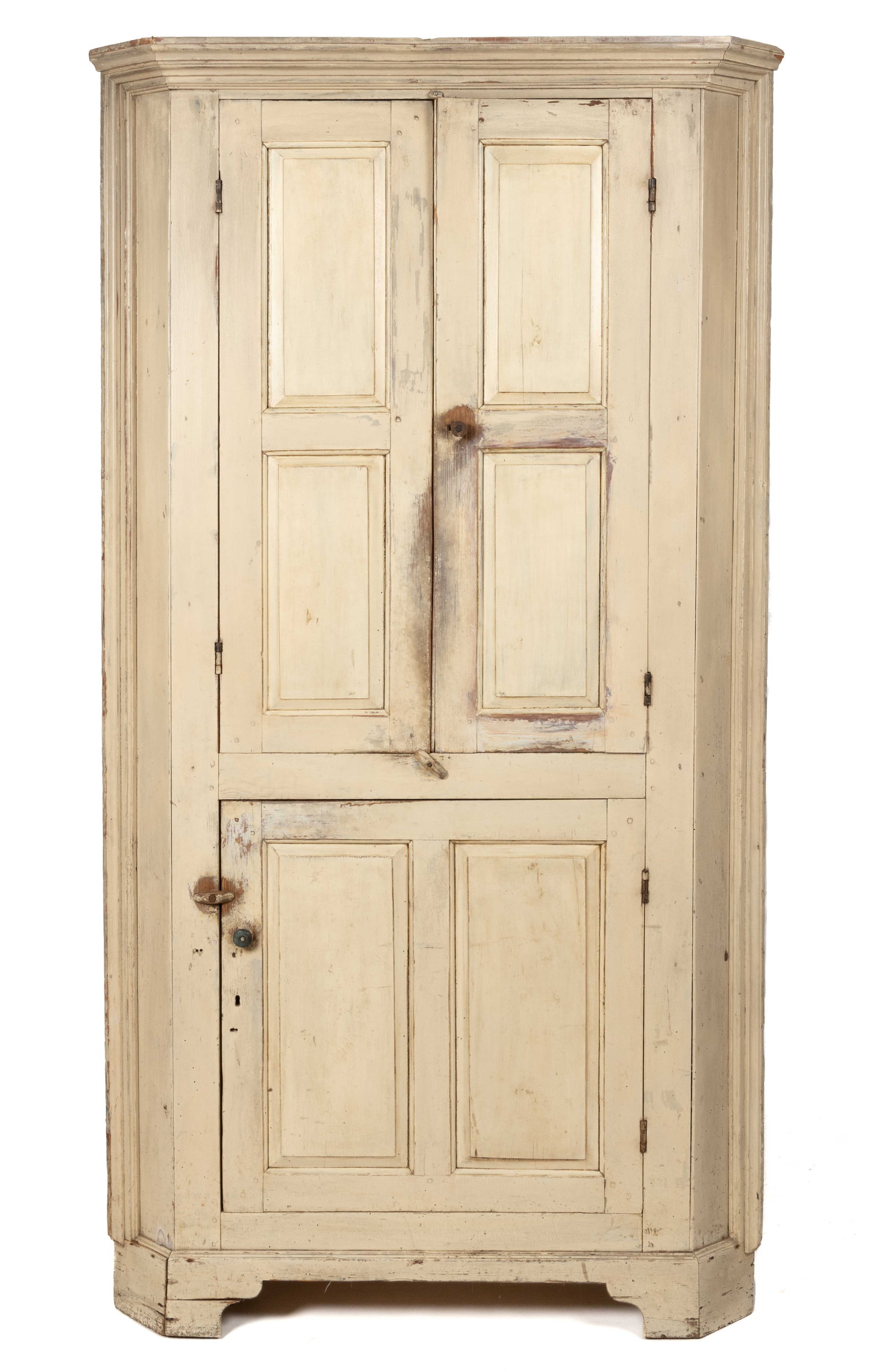 EASTERN SHORE OF VIRGINIA / MARYLAND PAINTED YELLOW PINE CORNER CUPBOARD: EASTERN SHORE OF VIRGINIA / MARYLAND PAINTED YELLOW PINE CORNER CUPBOARD, the applied molded cornice over a paint of raised-panel hinged cabinet doors which conceal two fixed shelves, and a single hin