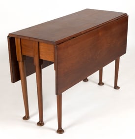 TIDEWATER VIRGINIA QUEEN ANNE WALNUT DINING TABLE