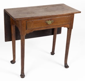 AMERICAN, POSSIBLY SOUTHERN, QUEEN ANNE MAHOGANY FALL-LEAF DRESSING TABLE