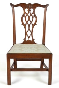ENGLISH OR AMERICAN CHIPPENDALE CARVED MAHOGANY SIDE CHAIR