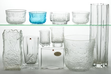 ASSORTED IITTALA AND OTHER FINNISH CONTEMPORARY STUDIO GLASS BOWLS AND VASES, LOT OF 11
