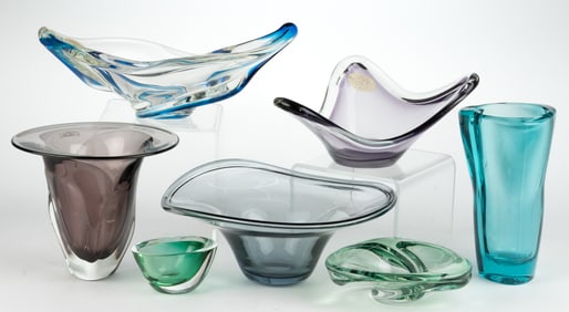 ASSORTED MID-CENTURY MODERN AND STUDIO ART GLASS BOWLS, LOT OF SEVEN
