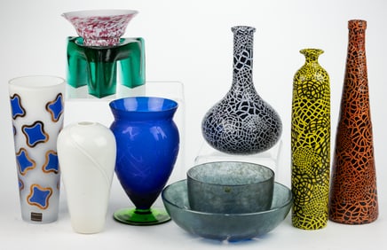 ASSORTED CONTEMPORARY / STUDIO ART GLASS BOWLS AND VASES, LOT OF TEN