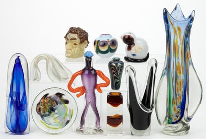 ASSORTED CONTEMPORARY / STUDIO ART GLASS SCULPTURES AND VASES, LOT OF 11