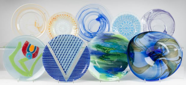 ASSORTED FUSED ART GLASS AND OTHER 20TH CENTURY STUDIO GLASS BOWLS AND PLATES, LOT OF SEVEN