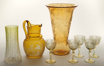 ASSORTED AMBER GLASS ARTICLES, LOT OF EIGHT