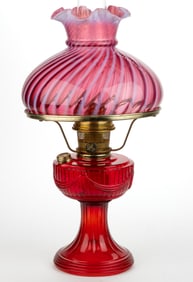 ALADDIN REISSUE SHORT LINCOLN DRAPE KEROSENE STAND LAMP WITH FENTON ATTRIBUTED SHADE