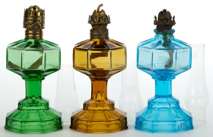 OCTAVIA MINIATURE STAND LAMPS, LOT OF THREE