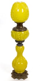 VICTORIAN CASED GLASS KEROSENE BANQUET / PARLOR LAMP