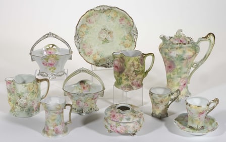 ROYAL BAYREUTH PORCELAIN ROSE MOTIF TAPESTRY AND OTHER ARTICLES, LOT OF 11