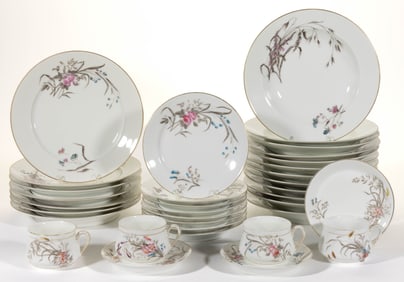 FRENCH HAVILAND LIMOGES PORCELAIN FLORAL MOTIF TABLE ARTICLES, LOT OF 34