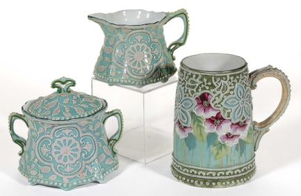 JAPANESE PORCELAIN MORIAGE-DECORATED ARTICLES, LOT OF THREE