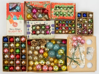 ASSORTED JAPANESE MINIATURE GLASS CHRISTMAS ORNAMENTS, UNCOUNTED LOT